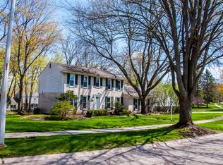 968 Great Oaks Blvd, Rochester, MI 48307