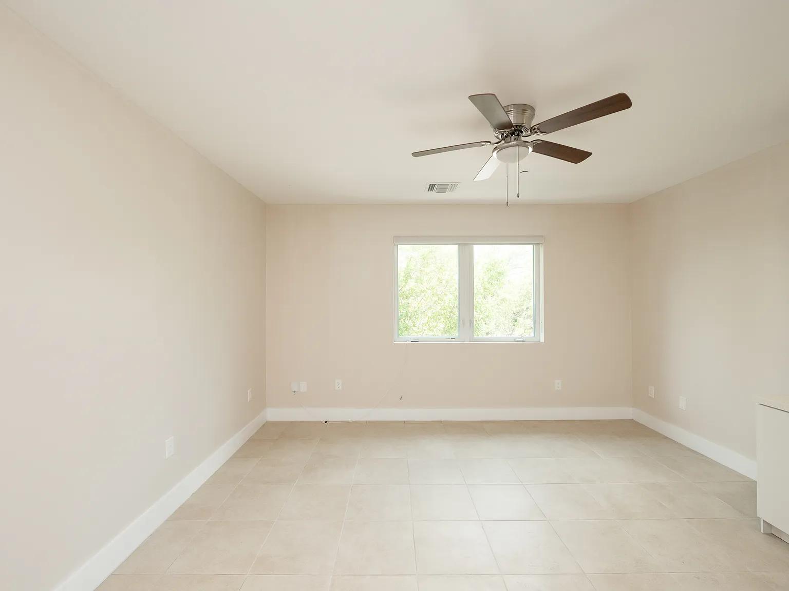 Studio, 450 sqft, $1,901 — Photo 2