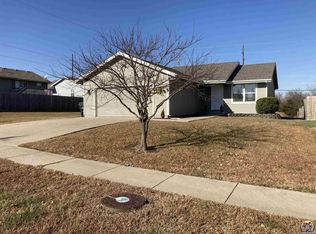 6938 SW 17th St, Topeka, KS 66615