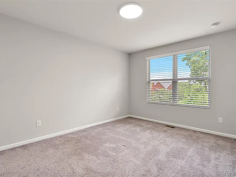 31065 Tremont Ln — Photo 30