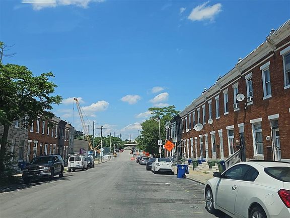 5th image of 611 N Pulaski St