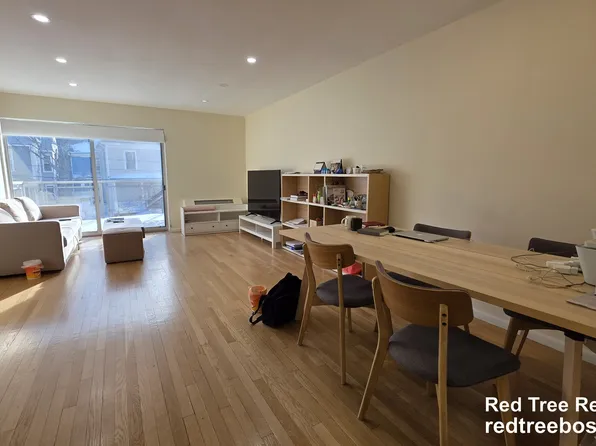 36 Vernon St, Brookline, MA 02446