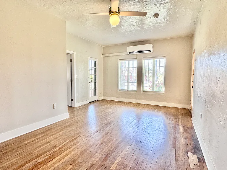 342 W Willetta St #1 — Photo 19