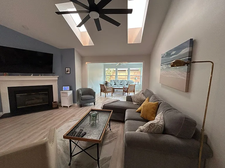 1213 Bayside Cir W — Photo 21