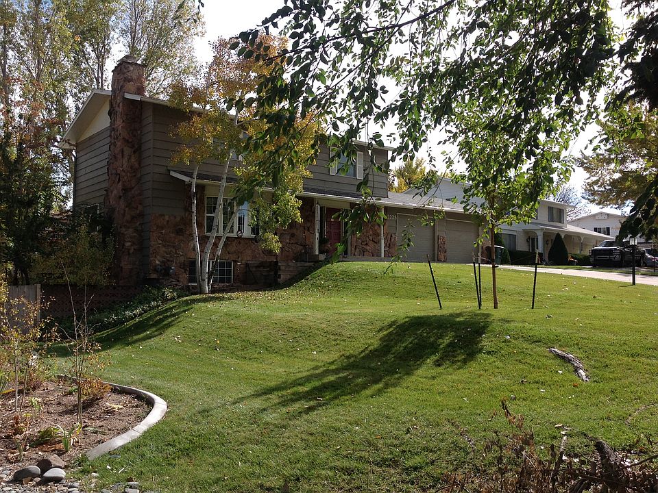 Large front yard!