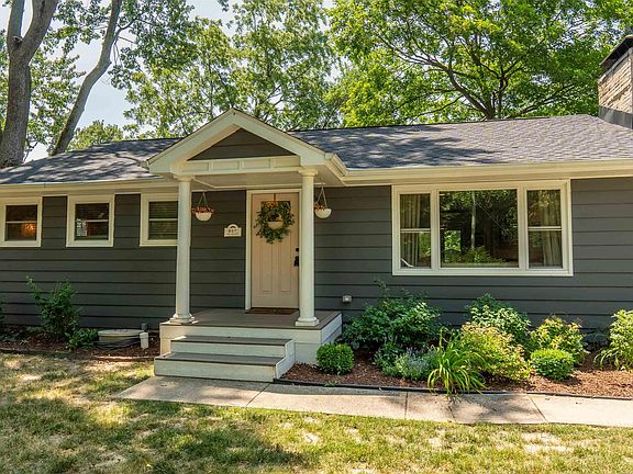 4th image of 807 Elm Dr