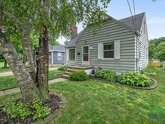 2nd image of 848 Dorothy St NW