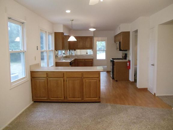 4th image of 84 Woodshill Dr N