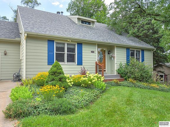 3rd image of 8413 Emmet St