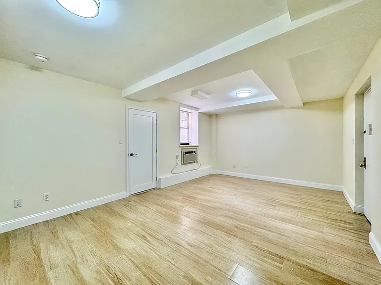 36-40 Bowne St #1A — Photo 3