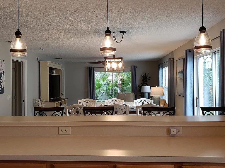 1182 Burton Ln — Photo 6