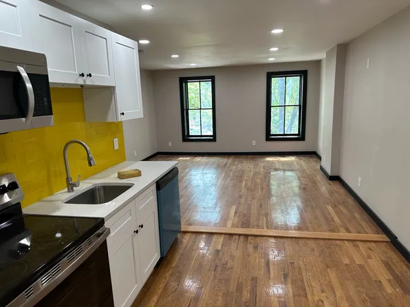99 Ferry St #3A, Troy, NY 12180