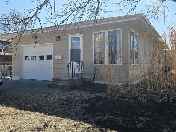 906 2nd Ave E, Oskaloosa, IA 52577
