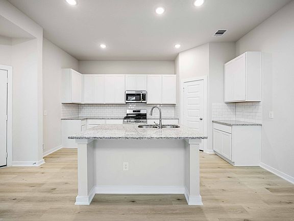 16800 Needlepoint Drive - Mansfield - Kitchen