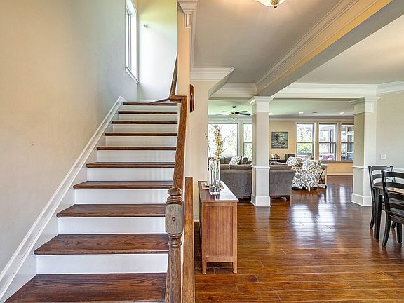 4th image of 316 Whitman Ct