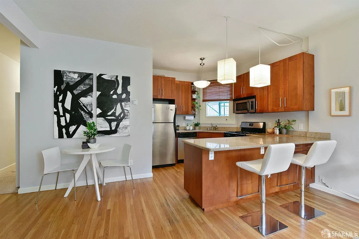3 bed, 1.0 bath, 836 sqft, $5,500 — Photo 3