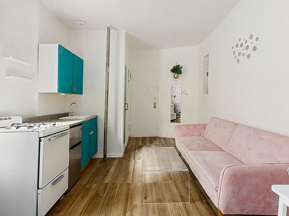 3rd image of 427 E 6th St APT 1R