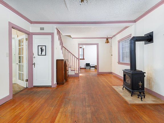3rd image of 546 NW Coast St