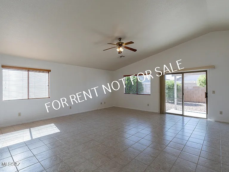 2439 W Rousseau St — Photo 5