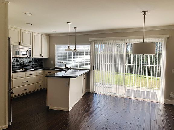 Kitchen & Dining area