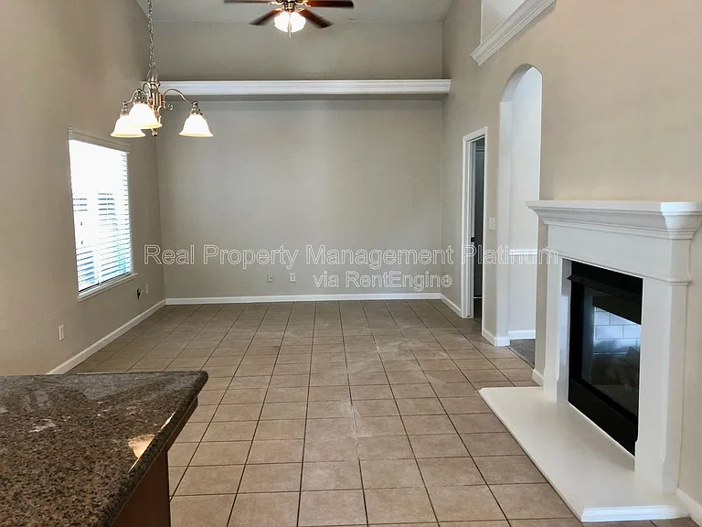 546 Everglade Ave — Photo 4