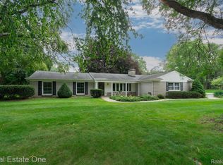 887 Castlebar Dr, Rochester Hills, MI 48309