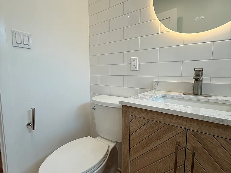 1509 N Hollywood Way #B — Photo 5