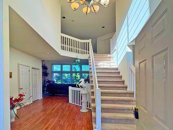 4th image of 49235 Yale Dr
