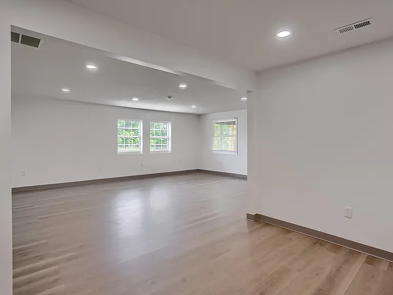 124 Kathleen Dr #1 — Photo 23