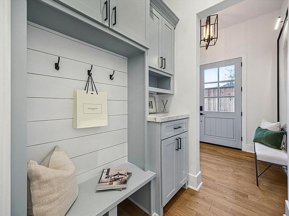 5th image of 1410 Indiana St