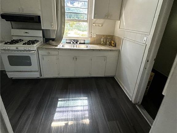 5th image of 205 Morgan St