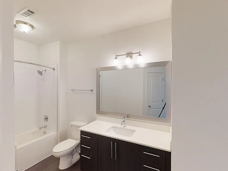 Essex Luxe Apartments — Photo 98