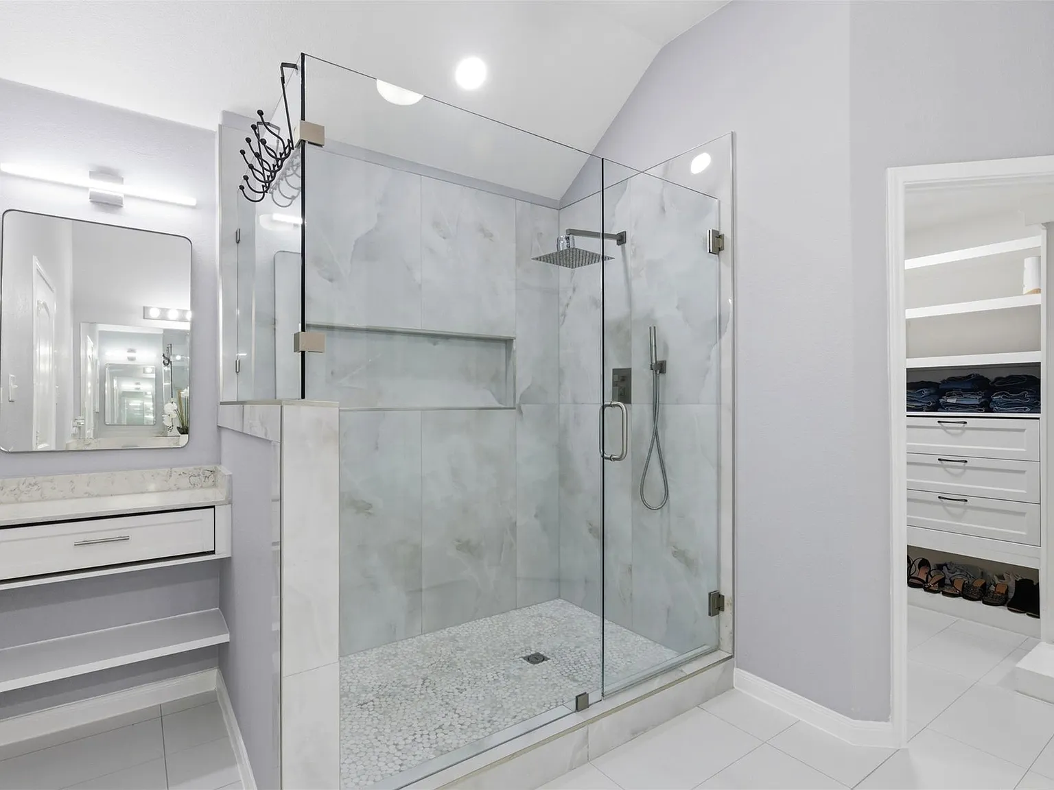 3 bed, 2.0 bath, 1735 sqft, $2,100 — Photo 3