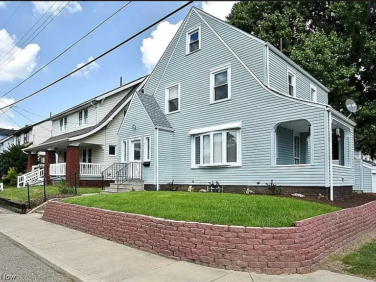 600 Columbus Ave NW — Photo 2