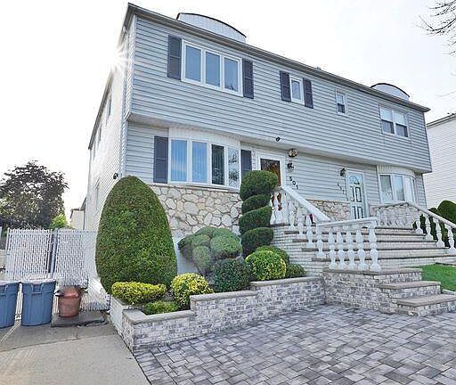 2nd image of 501 Eltingville Blvd