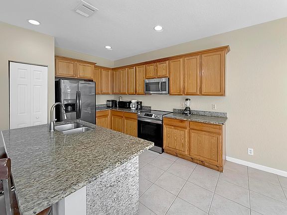 5th image of 391 Gazetta Way