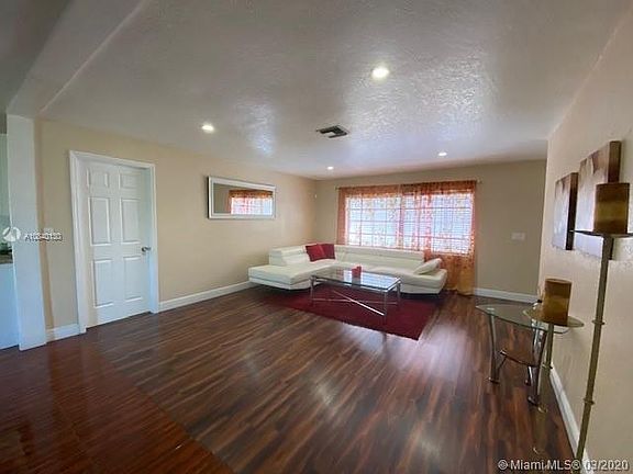 5th image of 1007 N Audubon Dr