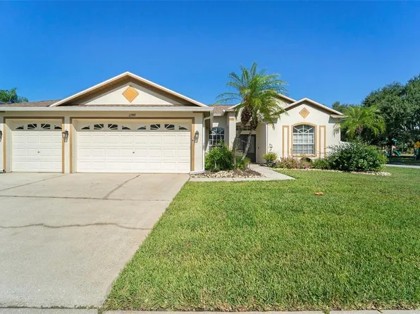 2749 Valencia Grove Dr, Valrico, FL 33596