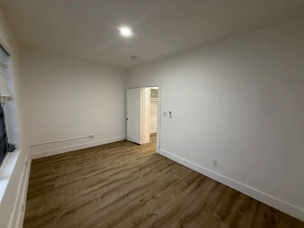 2 bed, 850 sqft, $2,200 — Photo 4