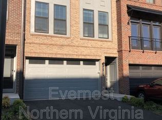 5167 Ridgeview Retreat Dr, Chantilly, VA 20151