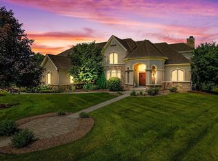 1252 Mary Hill CIRCLE, Hartland, WI 53029