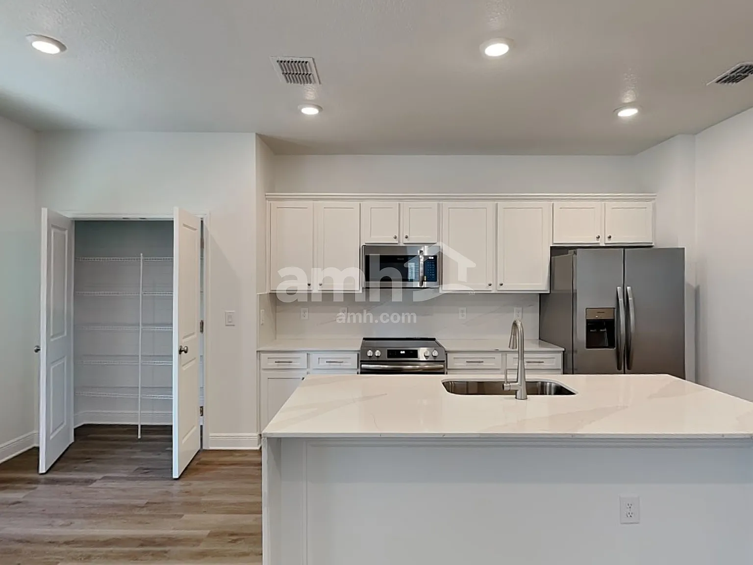 4 bed, 2.5 bath, 1977 sqft, $2,845 — Photo 3