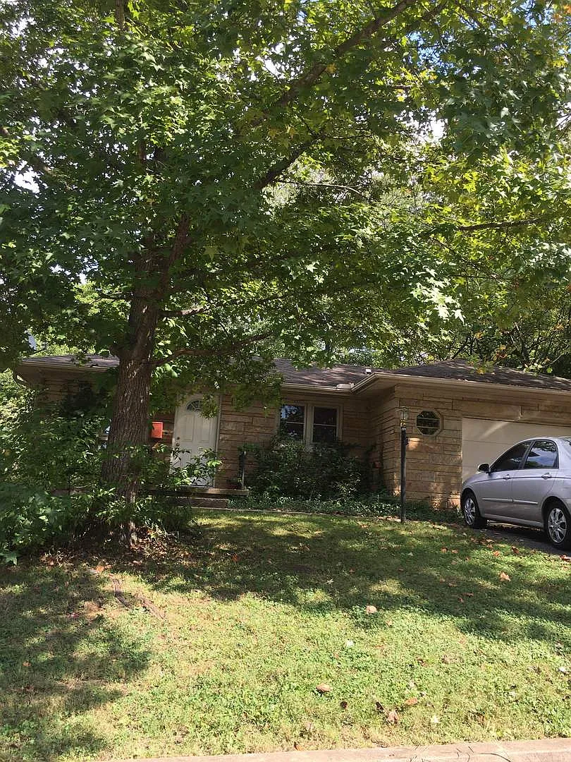 3 Bdrm House Near Bryan Park Avail July 2027. Monthly Rent $1,550 — Photo 1