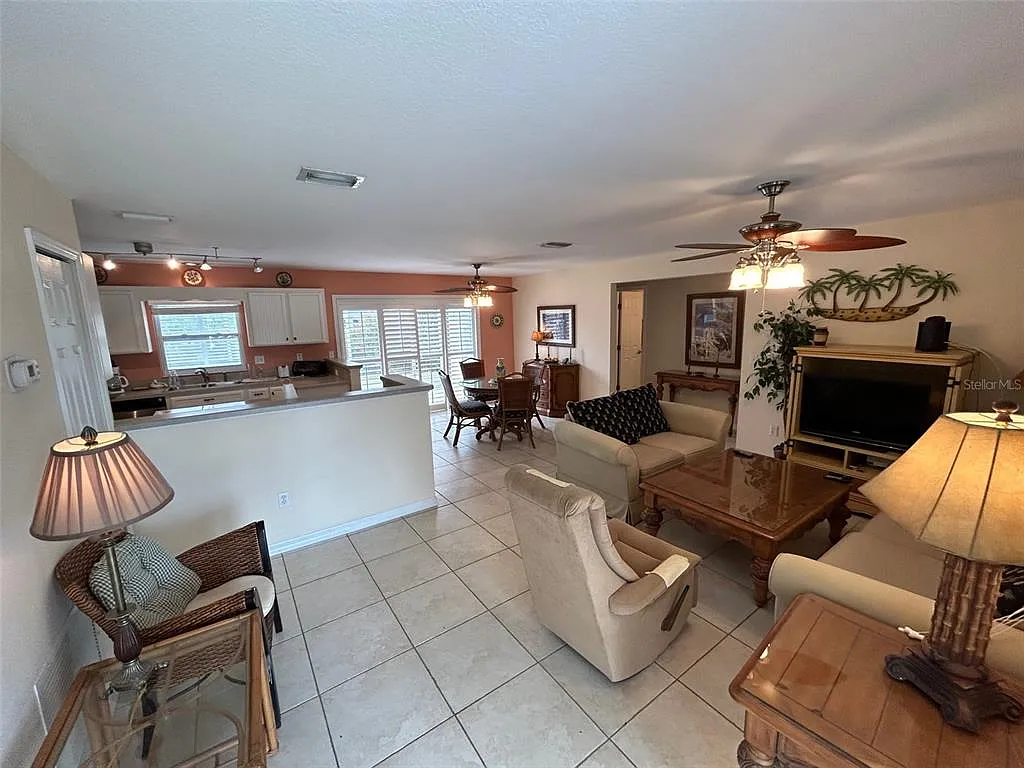 2 bed, 2.0 bath, 1169 sqft, $3,600 — Photo 2