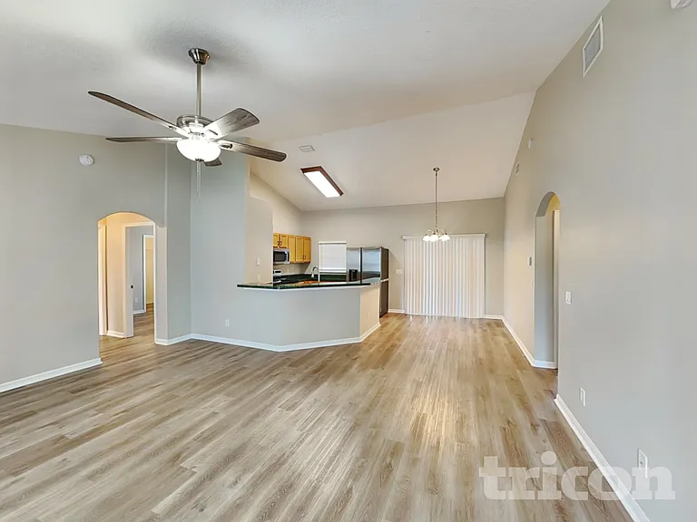 11107 Cranston St — Photo 2