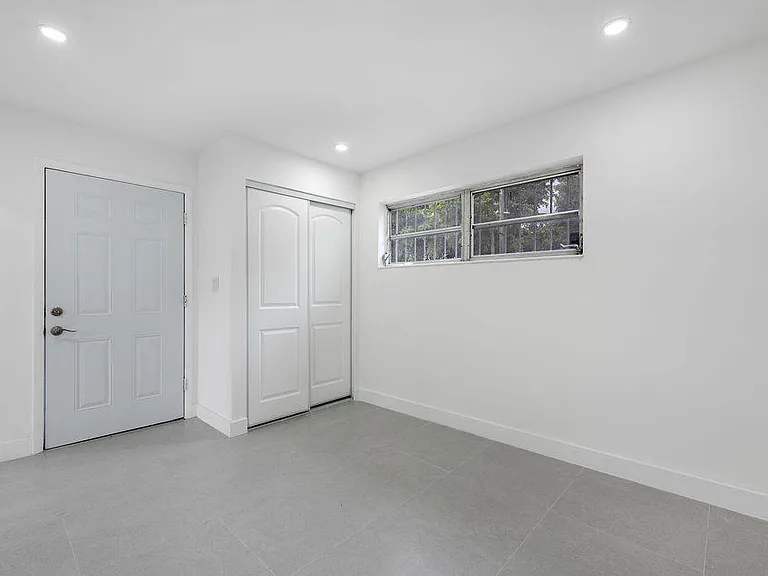 321 NW 21st Ave #H — Photo 9