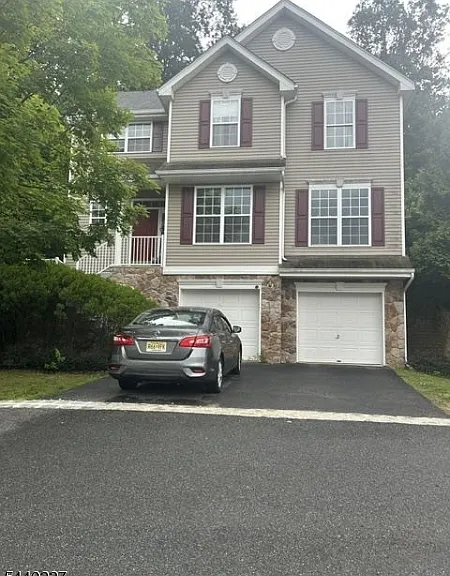 310 Winding Hill Dr — Photo 1