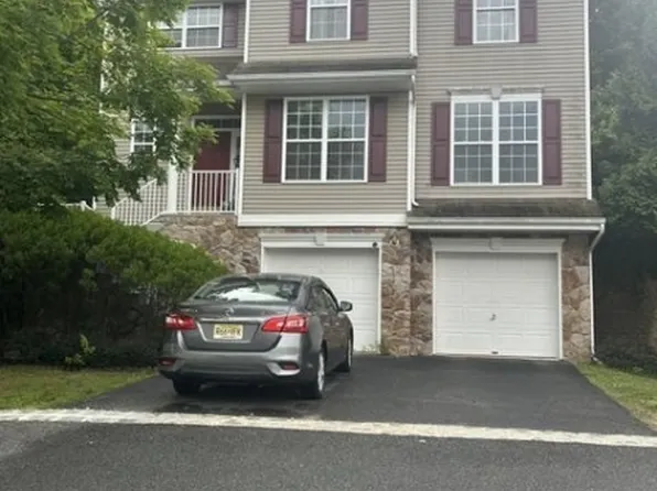 310 Winding Hill Dr, Hackettstown, NJ 07840