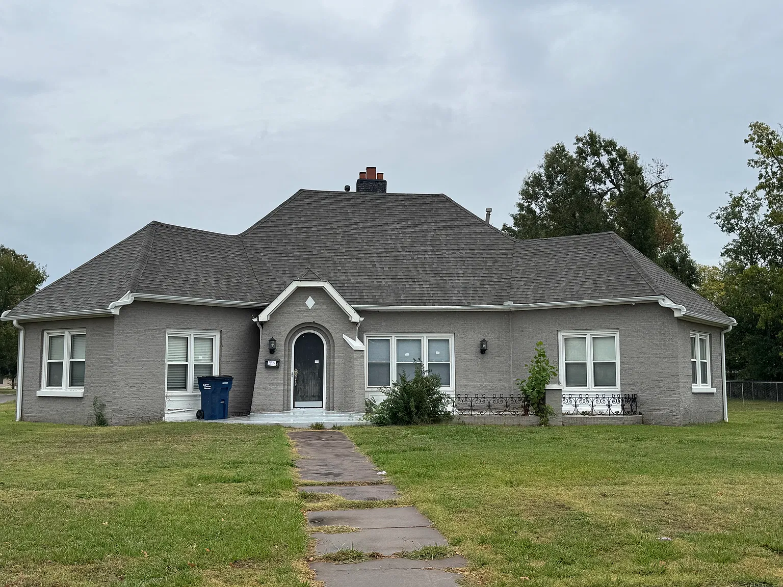 4 bed, 3000 sqft, $1,750 — Photo 1