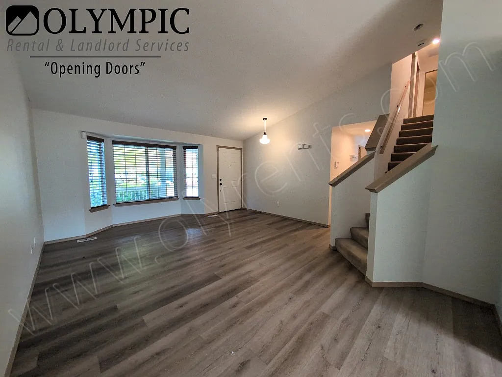 3 bed 2.5 bath 2-story home SE Lacey! — Photo 4